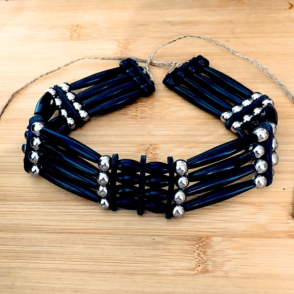$87 Estate Handmade Southwest Tribal Choker Buffalo Bone, Leather, Silver Beads
